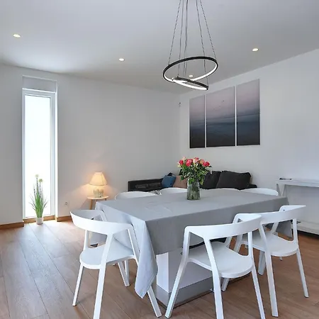 Apartment Modern With Large Covered Terrace Pula