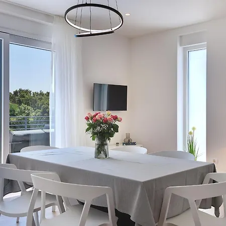 Apartment Modern With Large Covered Terrace *