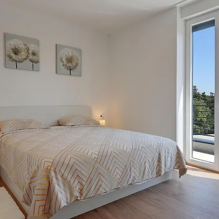 Apartment Modern With Large Covered Terrace Pula