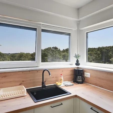 Apartment Modern With Large Covered Terrace Pula