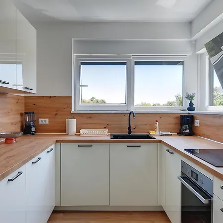 Modern With Large Covered Terrace * Pula