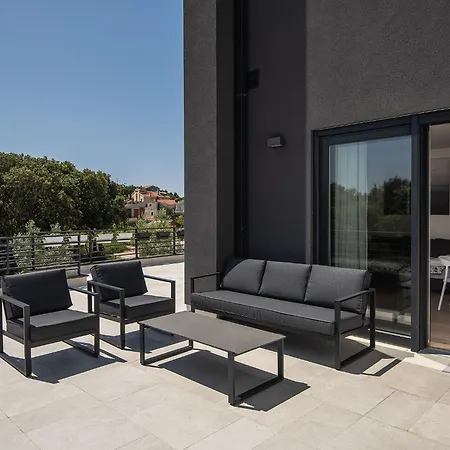 Modern With Large Covered Terrace * Pula