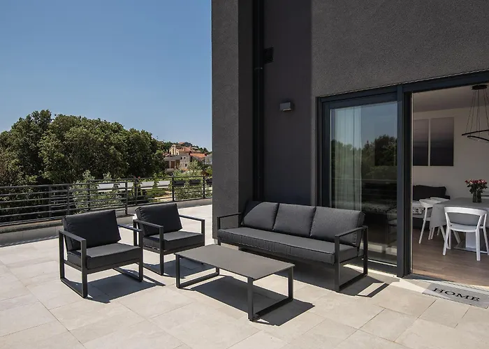 In Croatia Near Adriatic Coast * 풀라