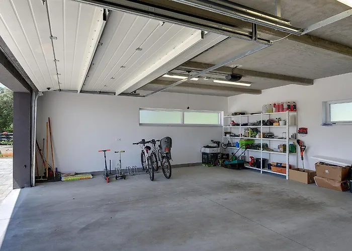 In Croatia Near Adriatic Coast 풀라