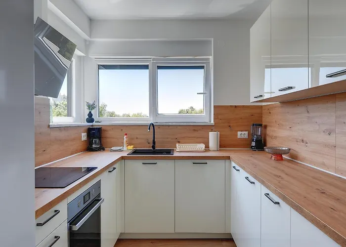 In Croatia Near Adriatic Coast * 풀라